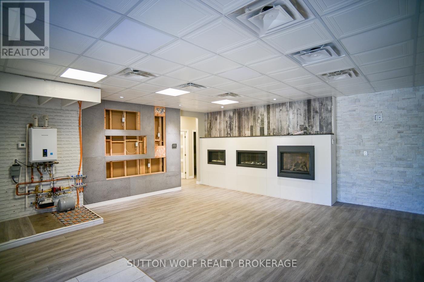 2 - 176 Metcalfe Street E, Strathroy-Caradoc (Sw), Ontario  N7G 1M8 - Photo 2 - X13096502