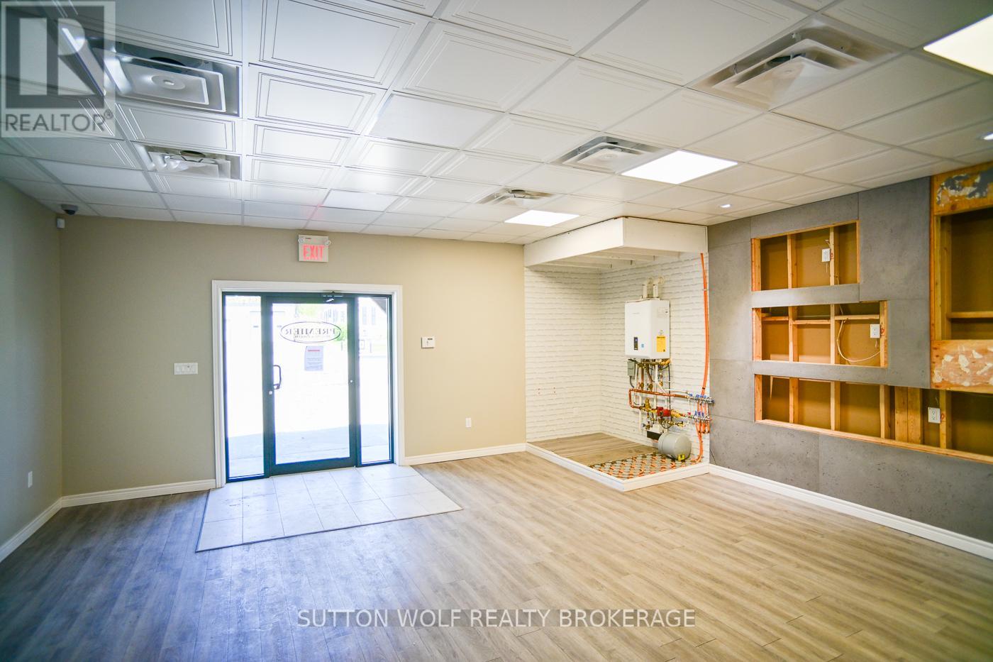 2 - 176 Metcalfe Street E, Strathroy-Caradoc (Sw), Ontario  N7G 1M8 - Photo 3 - X13096502