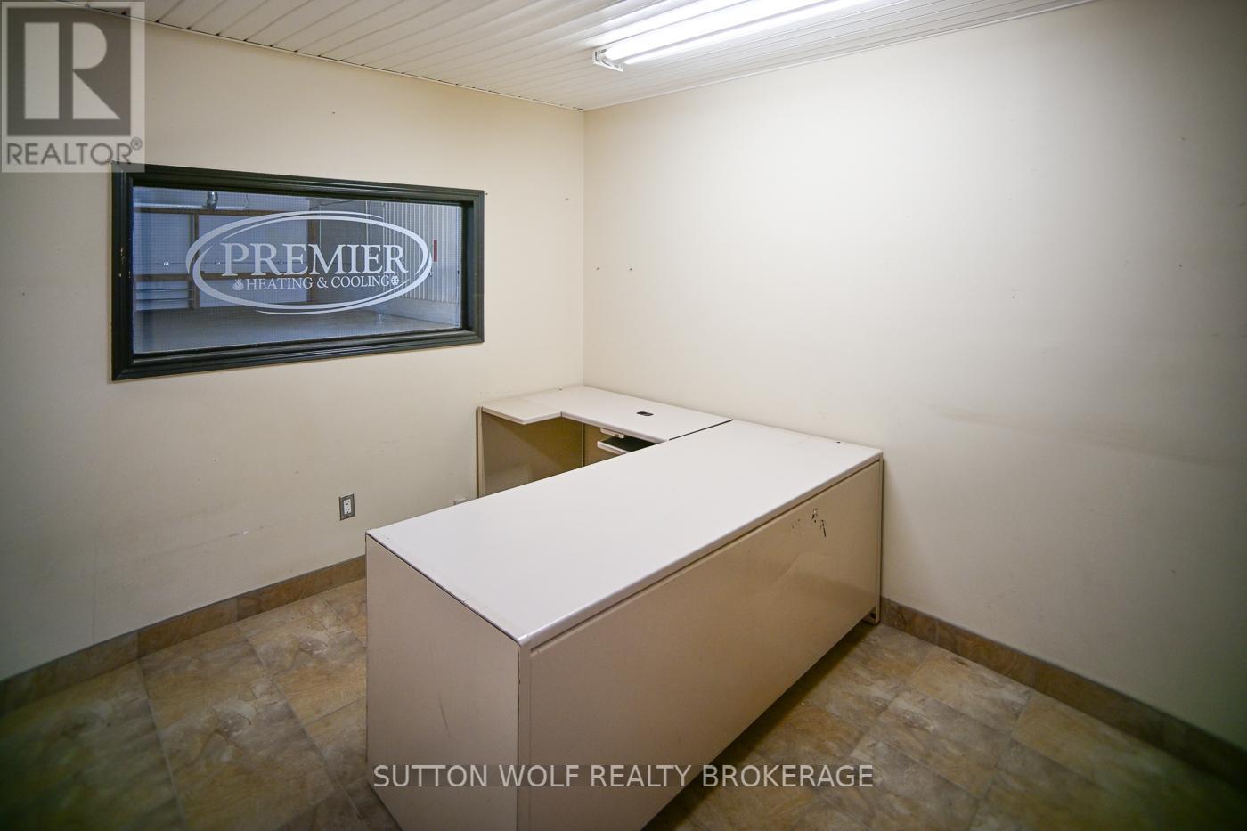 1 - 176 Metcalfe Street E, Strathroy-Caradoc (Sw), Ontario  N7G 1M8 - Photo 2 - X13096512