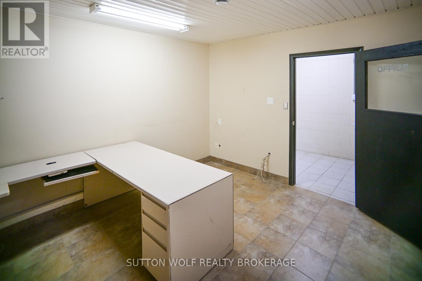 1 - 176 Metcalfe Street E, Strathroy-Caradoc (Sw), Ontario  N7G 1M8 - Photo 3 - X13096512