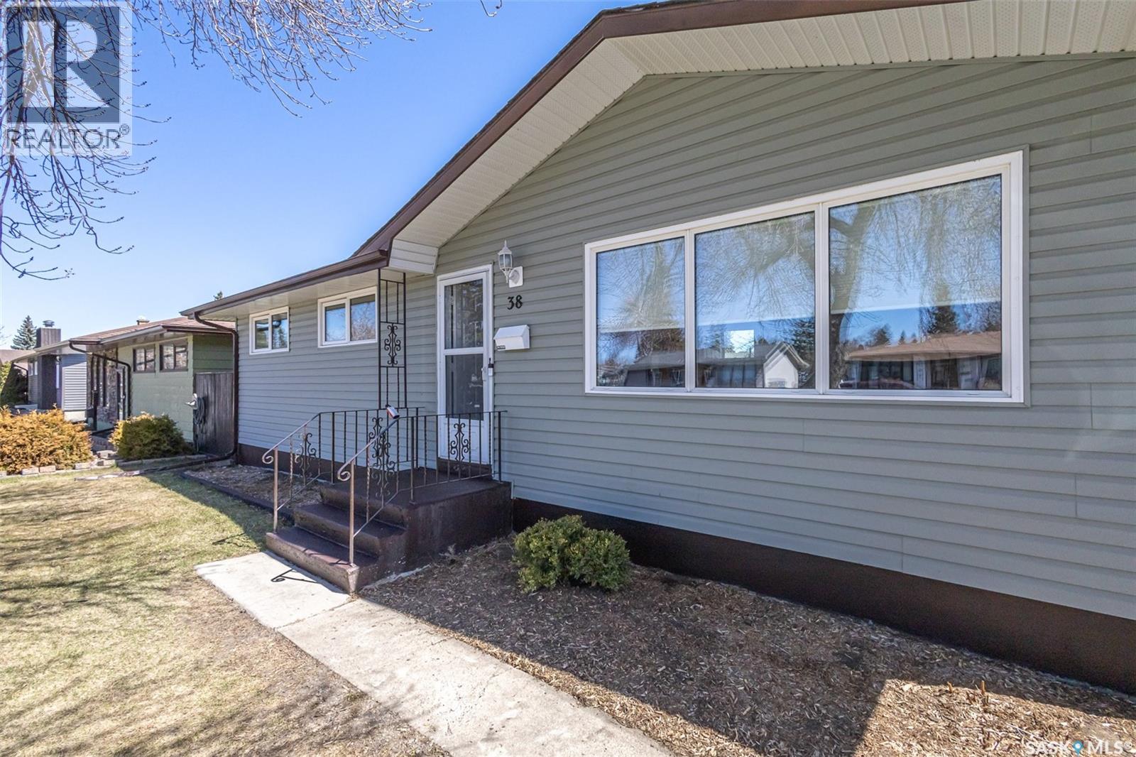 38 Morris Drive, Saskatoon, Saskatchewan  S7L 3T9 - Photo 1 - SK035174