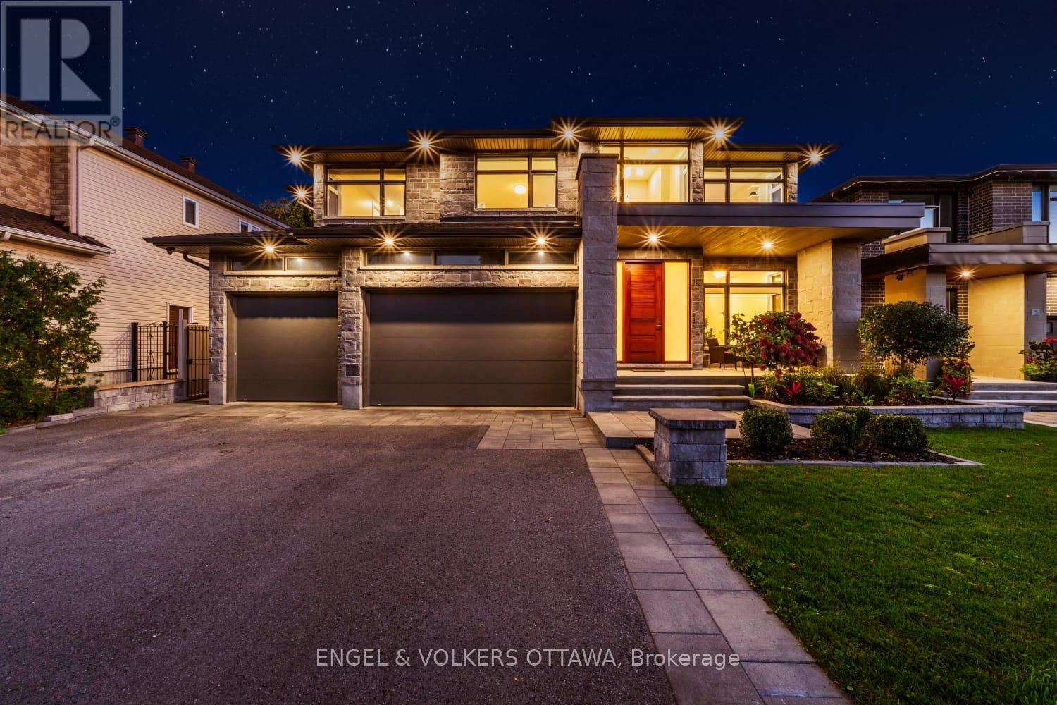 15 TIERNEY DRIVE, Ottawa, Ontario