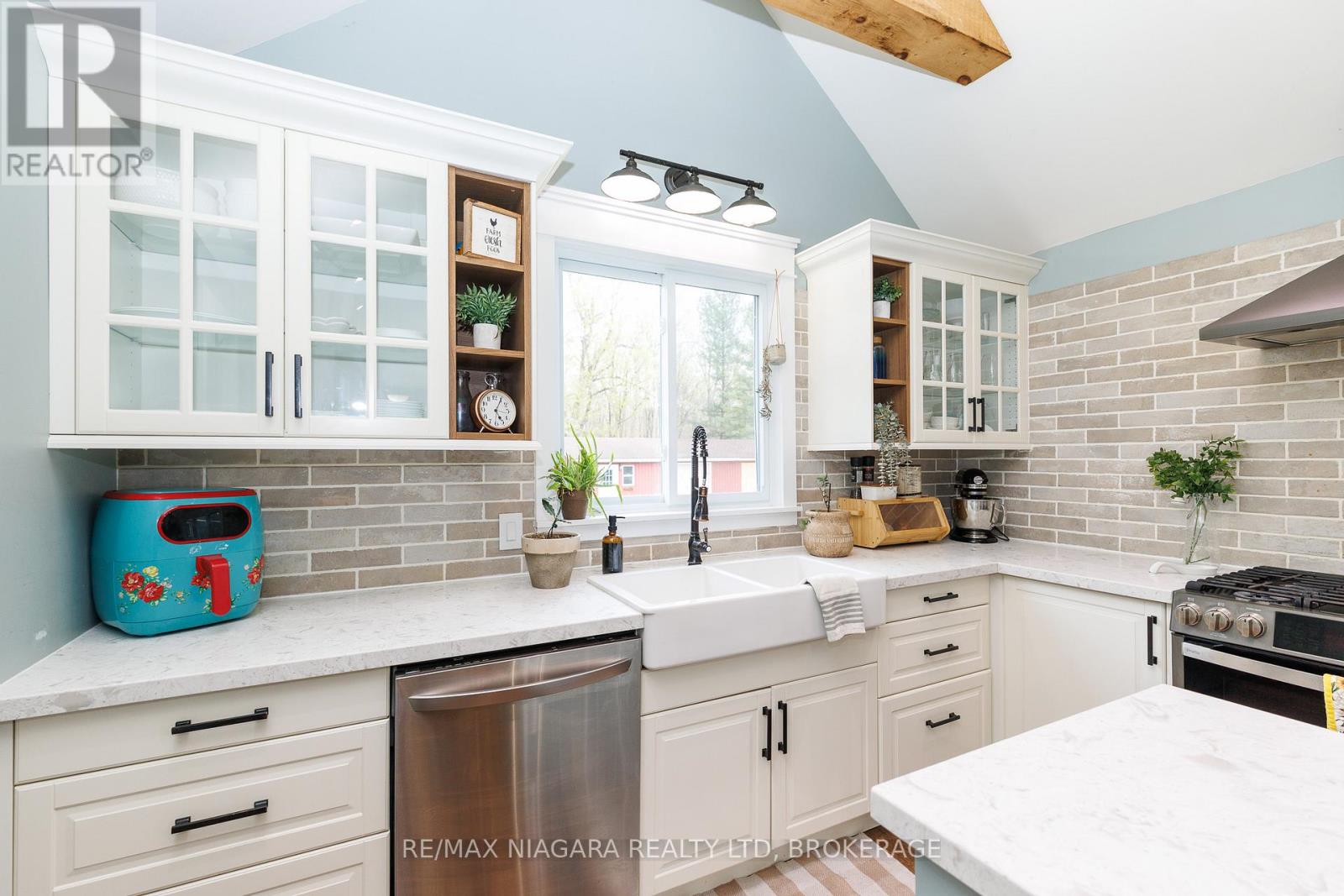 662 Empire Road, Port Colborne, Ontario  L0S 1R0 - Photo 14 - X13096548