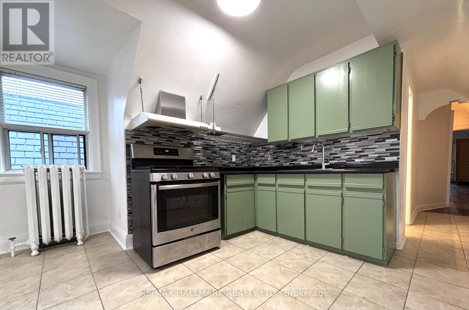 3rd Fl - 55 Brunswick Ave   3rd Avenue, Toronto, Ontario  M5S 2L8 - Photo 2 - C13096402