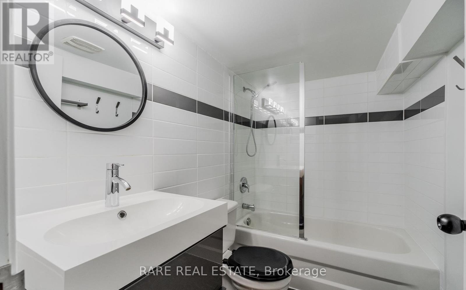 Lower - 538 Roxton Road, Toronto, Ontario  M6G 3R4 - Photo 6 - C13096580