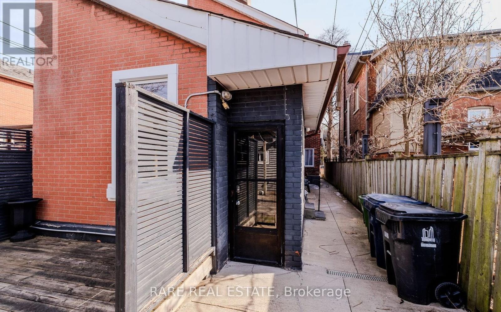 Lower - 538 Roxton Road, Toronto, Ontario  M6G 3R4 - Photo 8 - C13096580