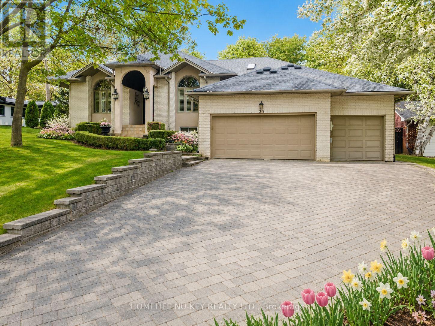 38 CASTLE DRIVE, Barrie, Ontario