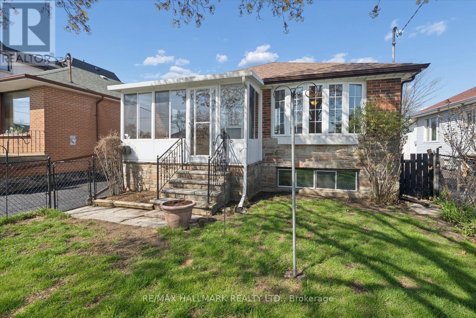 100 Huntington Avenue, Toronto, Ontario  M1K 4L5 - Photo 3 - E13096474