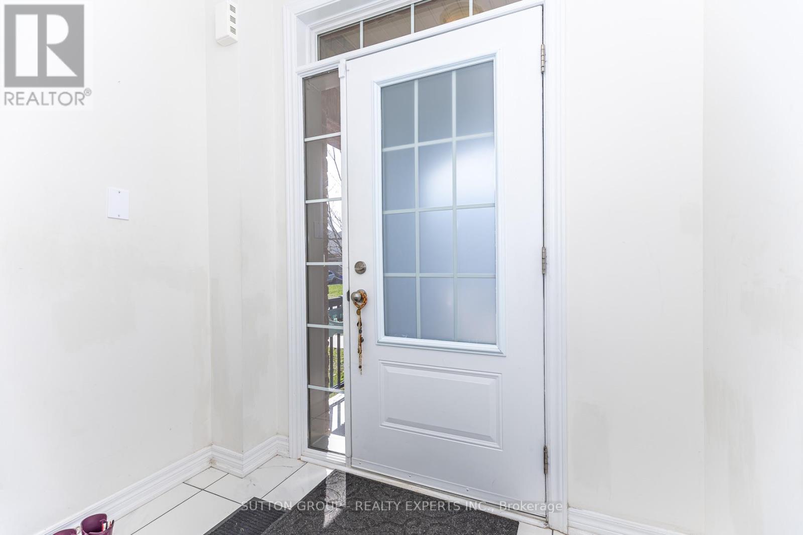 130 Ice Palace Crescent, Oshawa, Ontario  L1H 7K4 - Photo 3 - E13096520