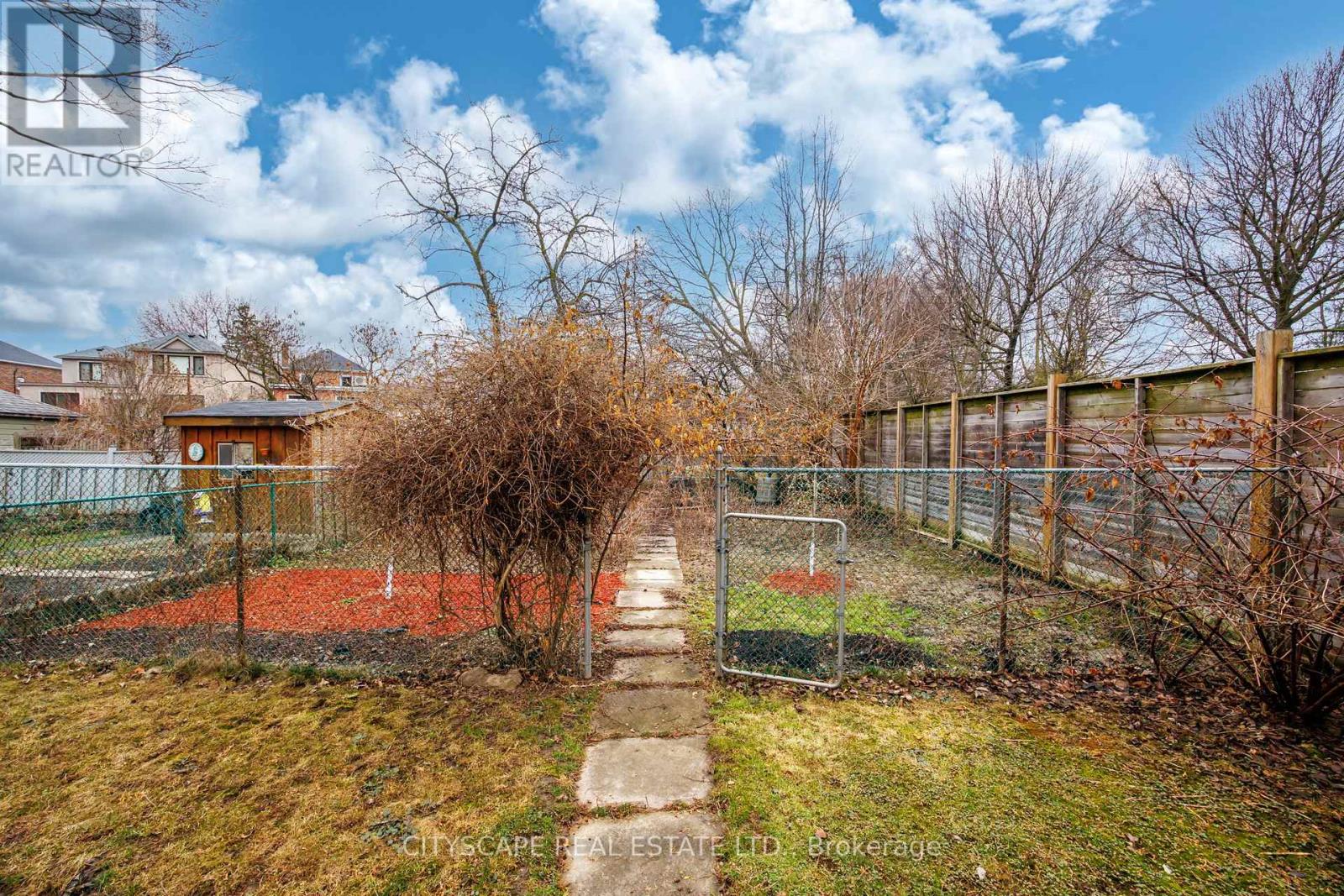 51 Denvale Road, Toronto, Ontario  M4B 3B3 - Photo 33 - E13096692