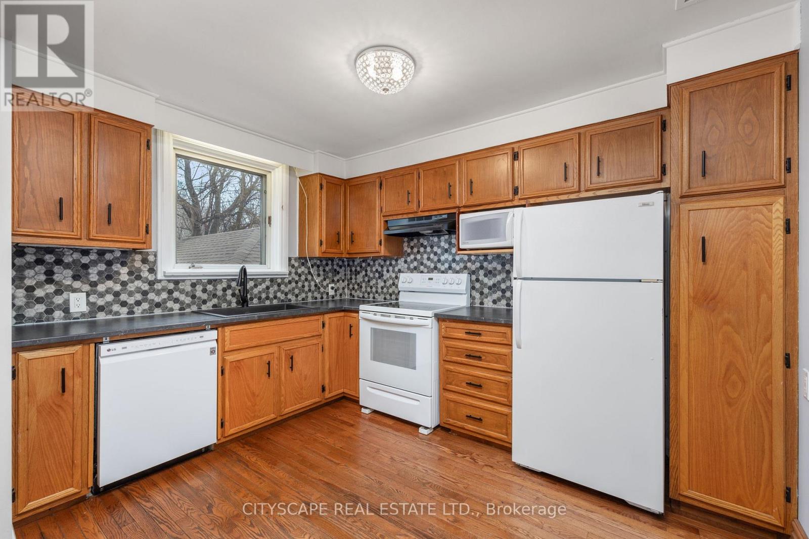51 Denvale Road, Toronto, Ontario  M4B 3B3 - Photo 6 - E13096692