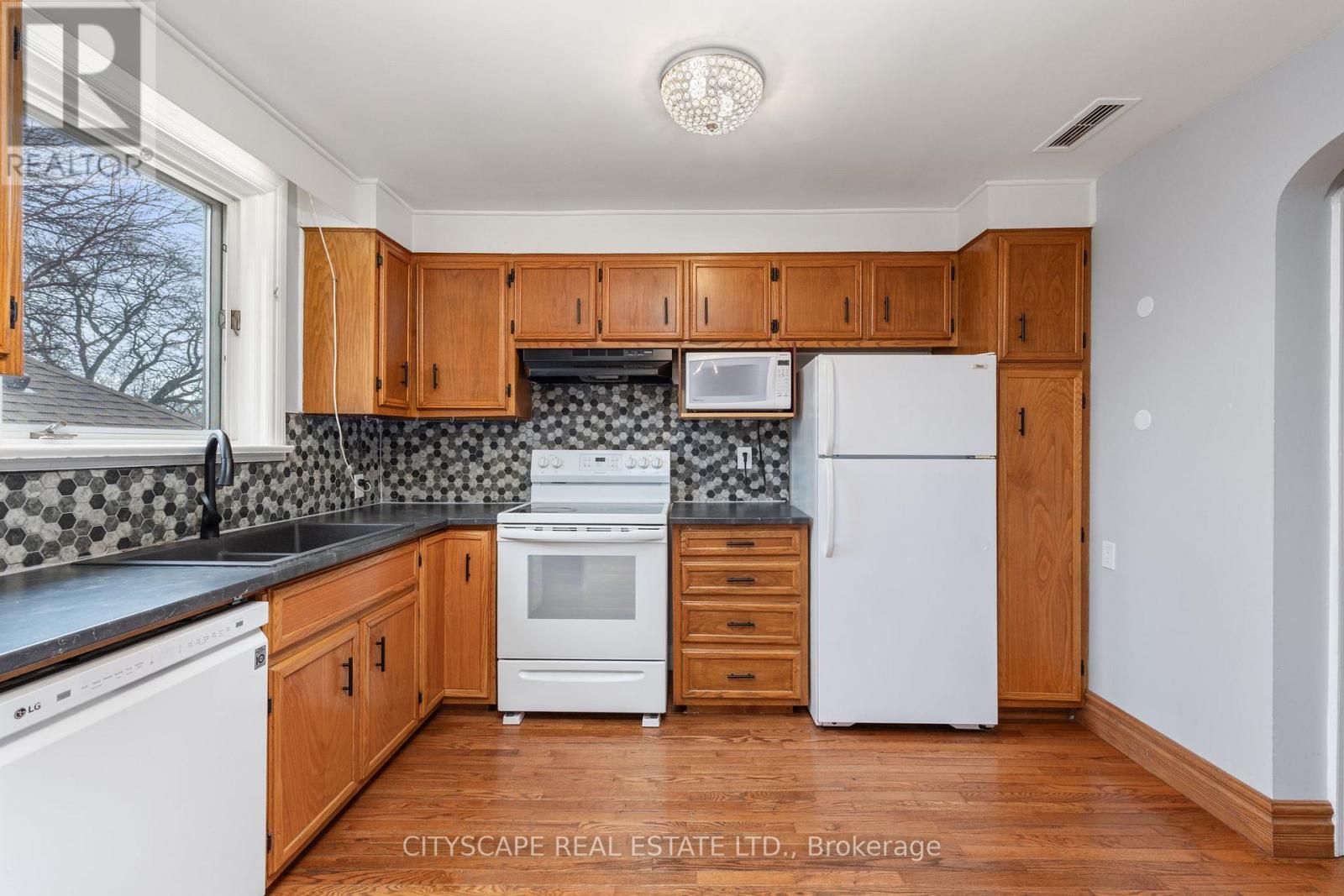51 Denvale Road, Toronto, Ontario  M4B 3B3 - Photo 7 - E13096692