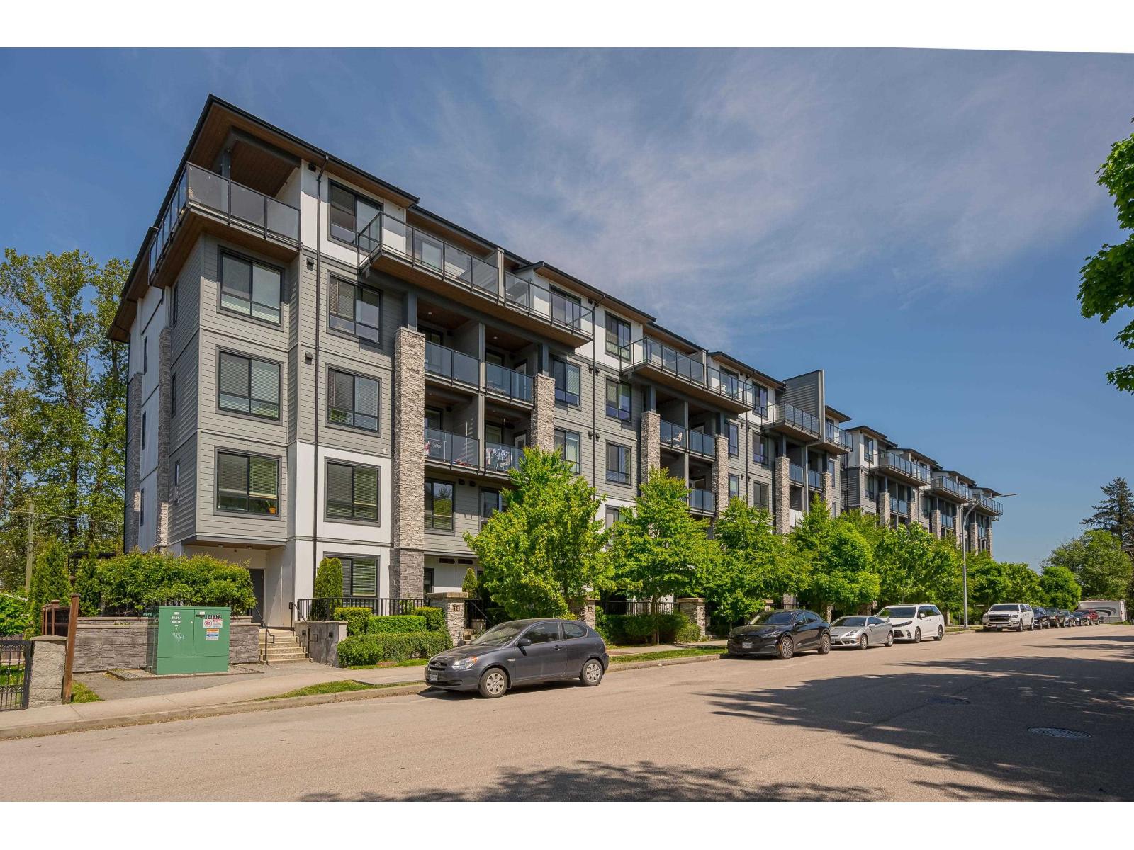 112 15351 101 AVENUE, surrey, British Columbia