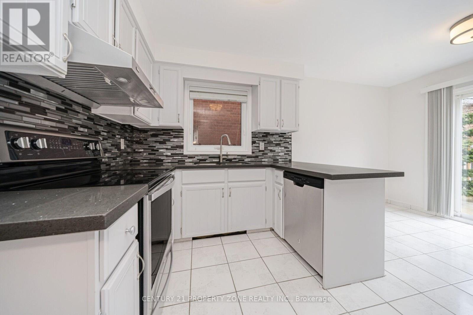 160 Torrance Woods, Brampton, Ontario  L6Y 4K2 - Photo 11 - W13094190