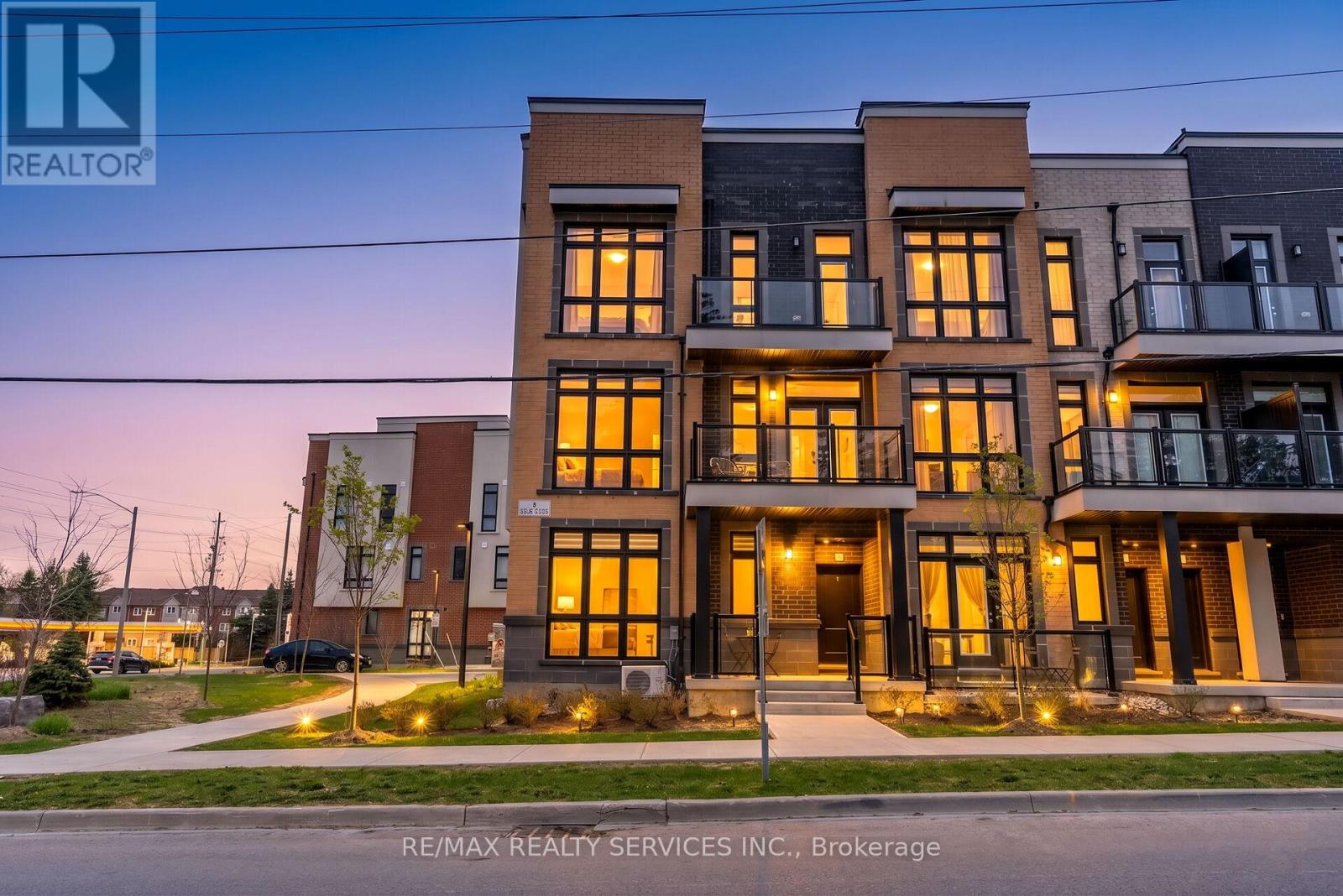 5 - 1 BOND CRESCENT, Richmond Hill, Ontario