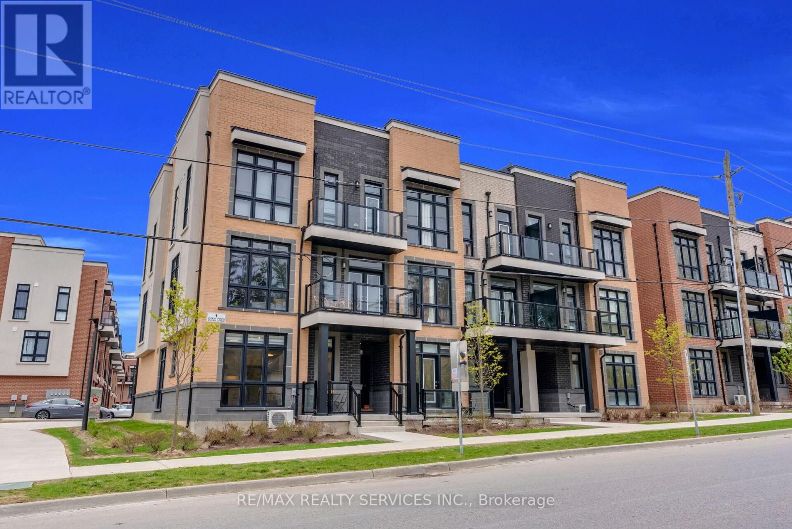 5 - 1 Bond Crescent, Richmond Hill, Ontario  L4E 1J4 - Photo 2 - N13096364