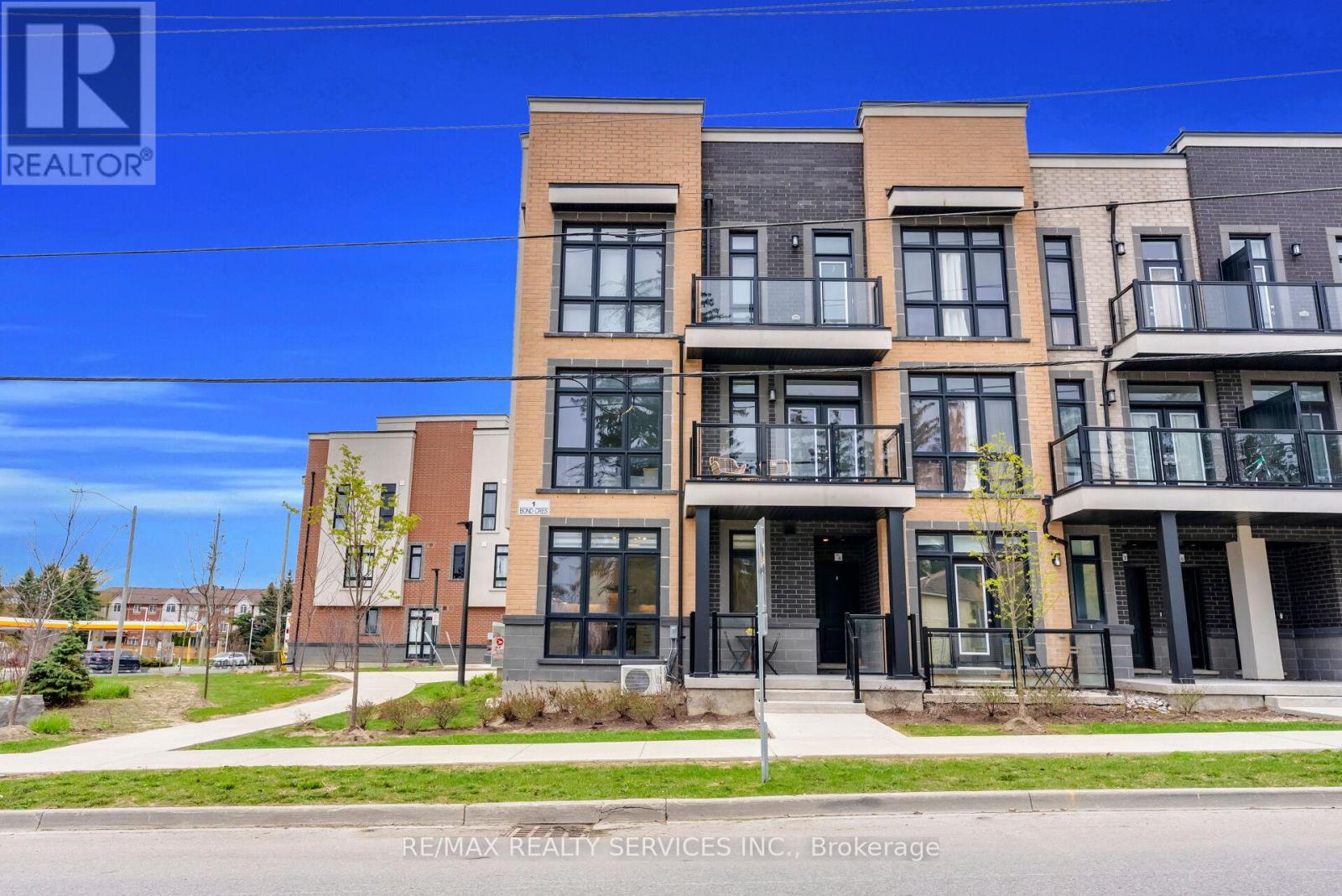 5 - 1 Bond Crescent, Richmond Hill, Ontario  L4E 1J4 - Photo 3 - N13096364