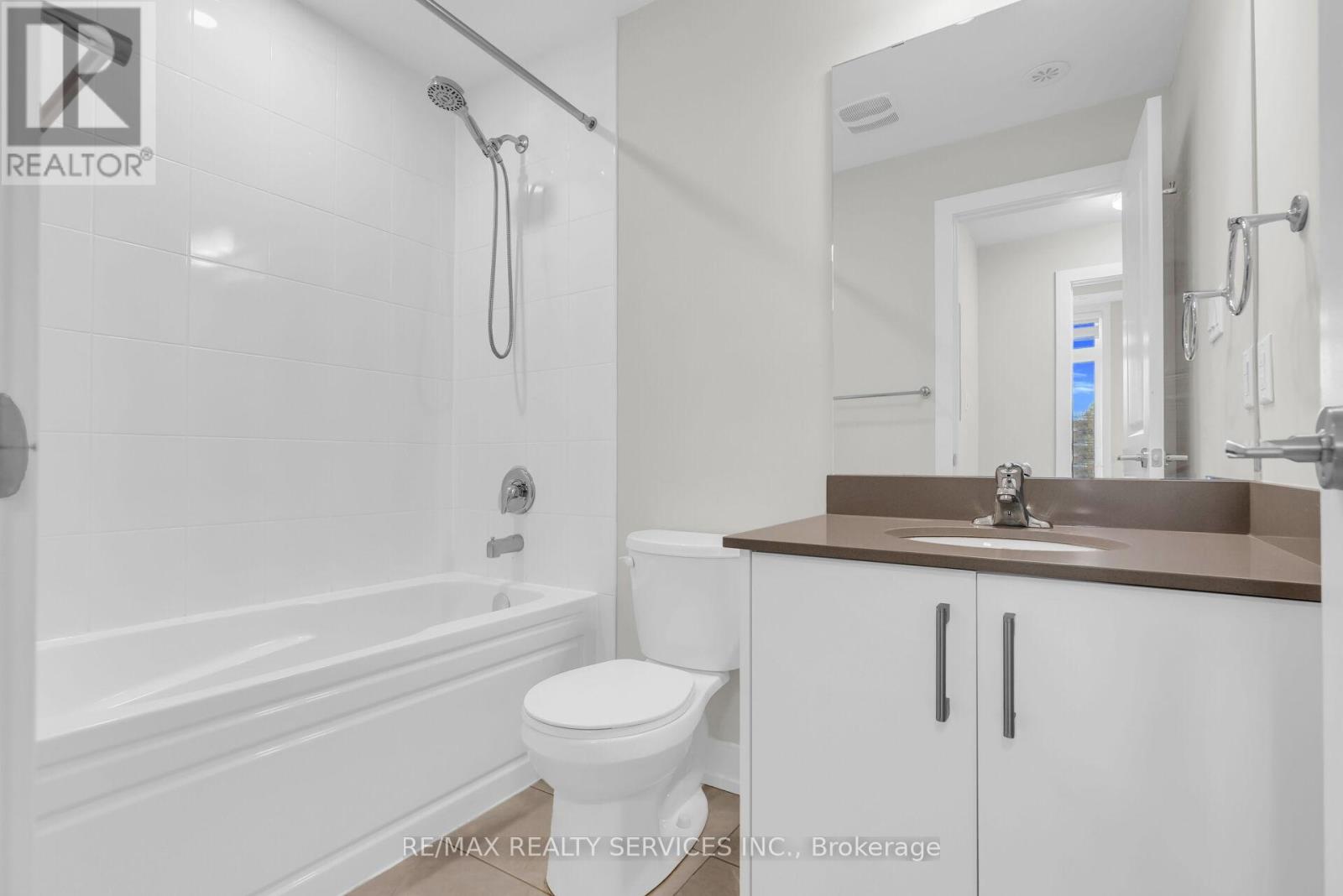 5 - 1 Bond Crescent, Richmond Hill, Ontario  L4E 1J4 - Photo 31 - N13096364