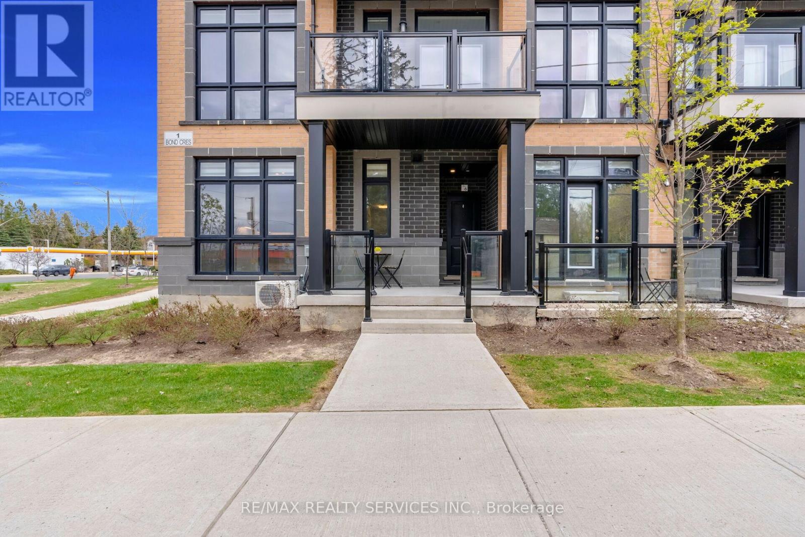 5 - 1 Bond Crescent, Richmond Hill, Ontario  L4E 1J4 - Photo 4 - N13096364