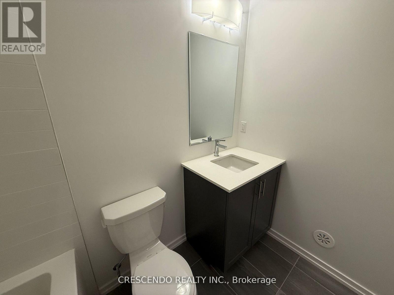 24 - 18 Lytham Green Circle, Newmarket, Ontario  L3Y 2P3 - Photo 19 - N13096492