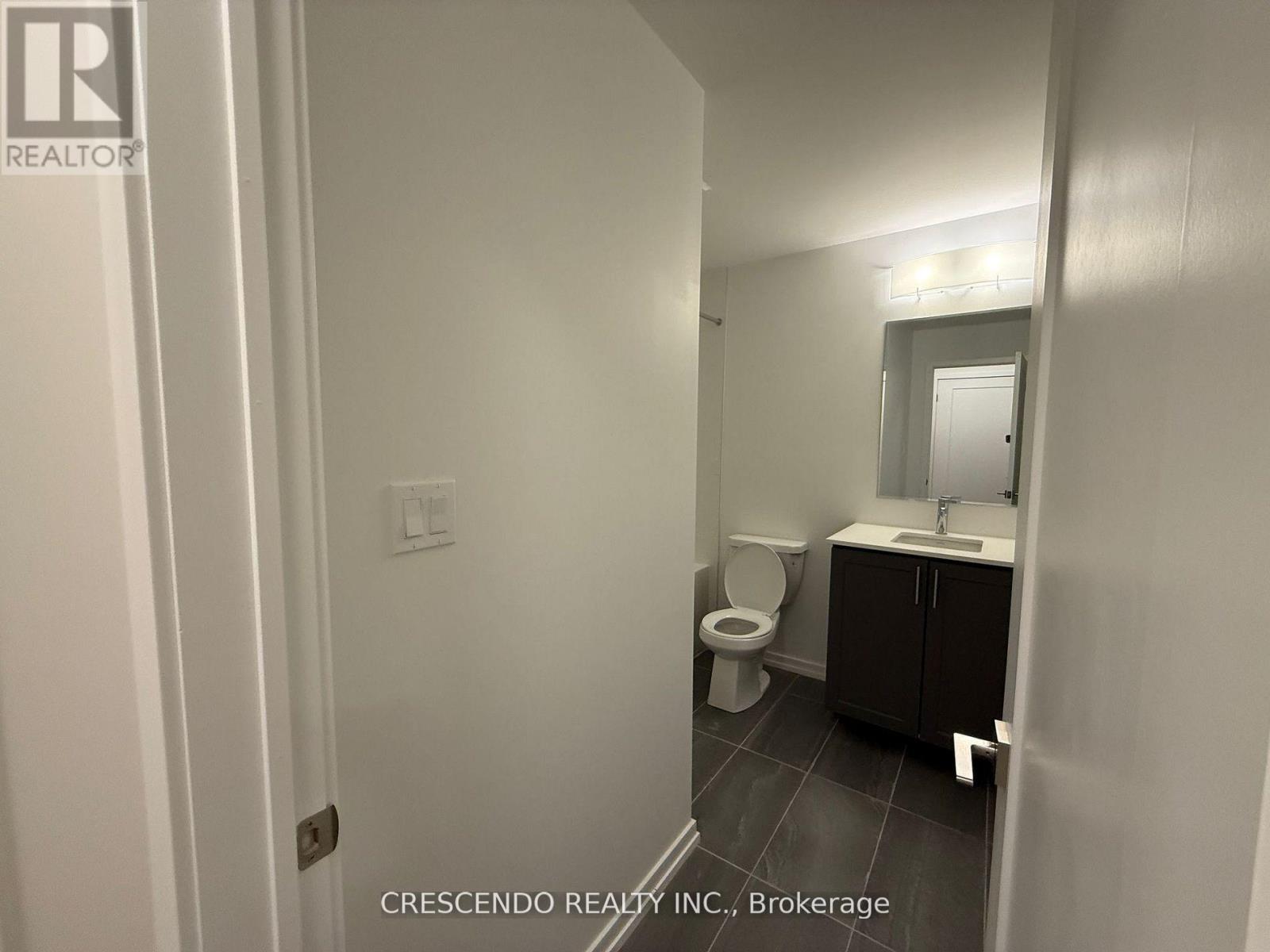 24 - 18 Lytham Green Circle, Newmarket, Ontario  L3Y 2P3 - Photo 21 - N13096492