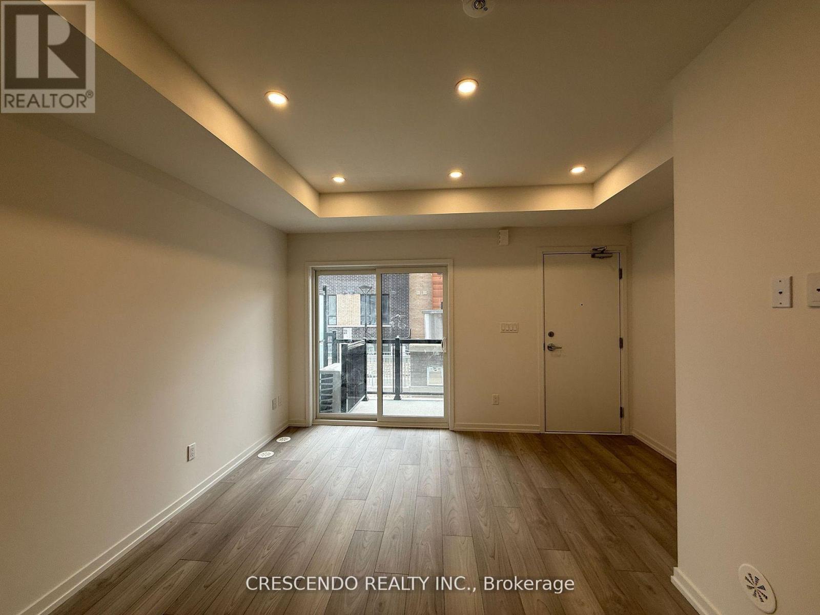 24 - 18 Lytham Green Circle, Newmarket, Ontario  L3Y 2P3 - Photo 6 - N13096492
