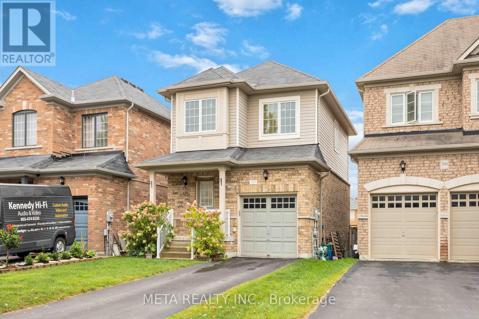210 Cabin Trail Crescent, Whitchurch-Stouffville, Ontario  L4A 0S3 - Photo 2 - N13096518