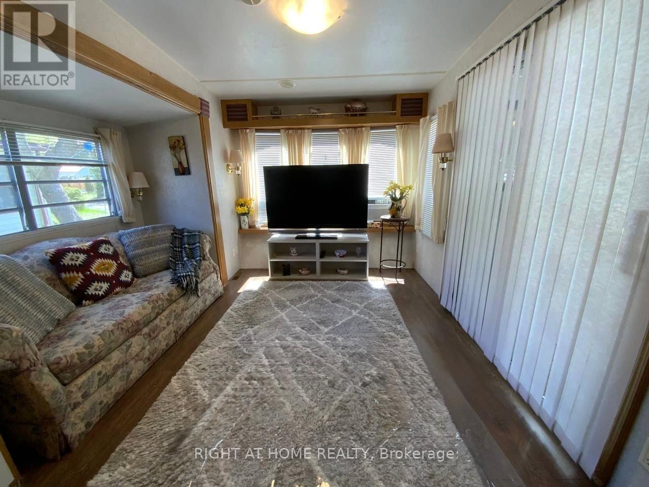 3 Woody Way Boulevard E, Georgina, Ontario  L0E 1N0 - Photo 15 - N13096638
