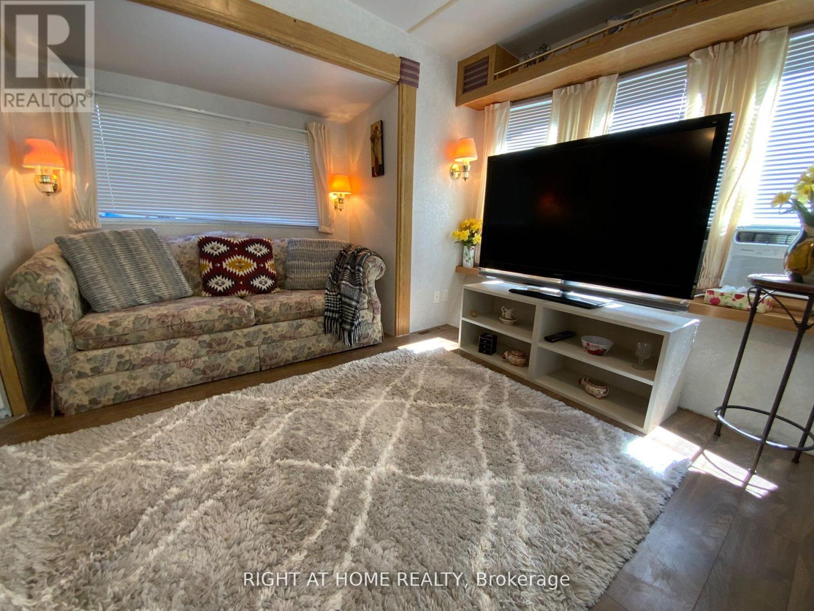 3 Woody Way Boulevard E, Georgina, Ontario  L0E 1N0 - Photo 17 - N13096638
