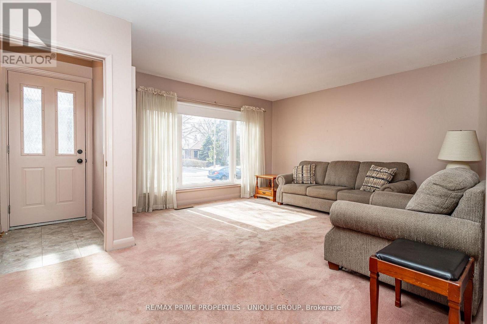 425 Centre Street E, Richmond Hill, Ontario  L4C 1B8 - Photo 3 - N13096646