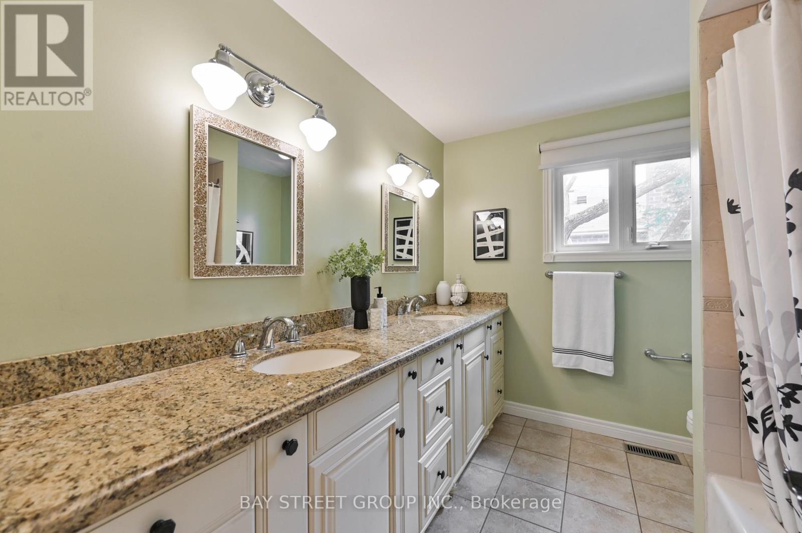 28 Delhi Crescent, Markham, Ontario  L3R 4J6 - Photo 15 - N13096708
