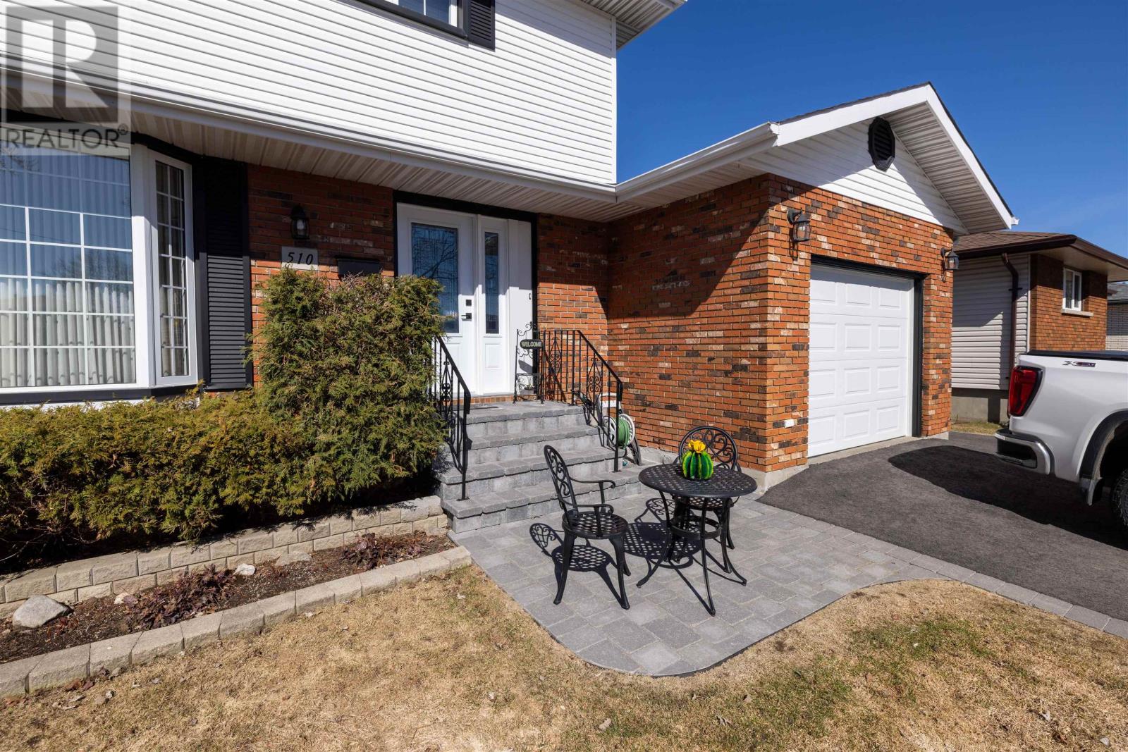 510 Acadia Ct, Thunder Bay, Ontario  P7C 5B8 - Photo 2 - TB2600933