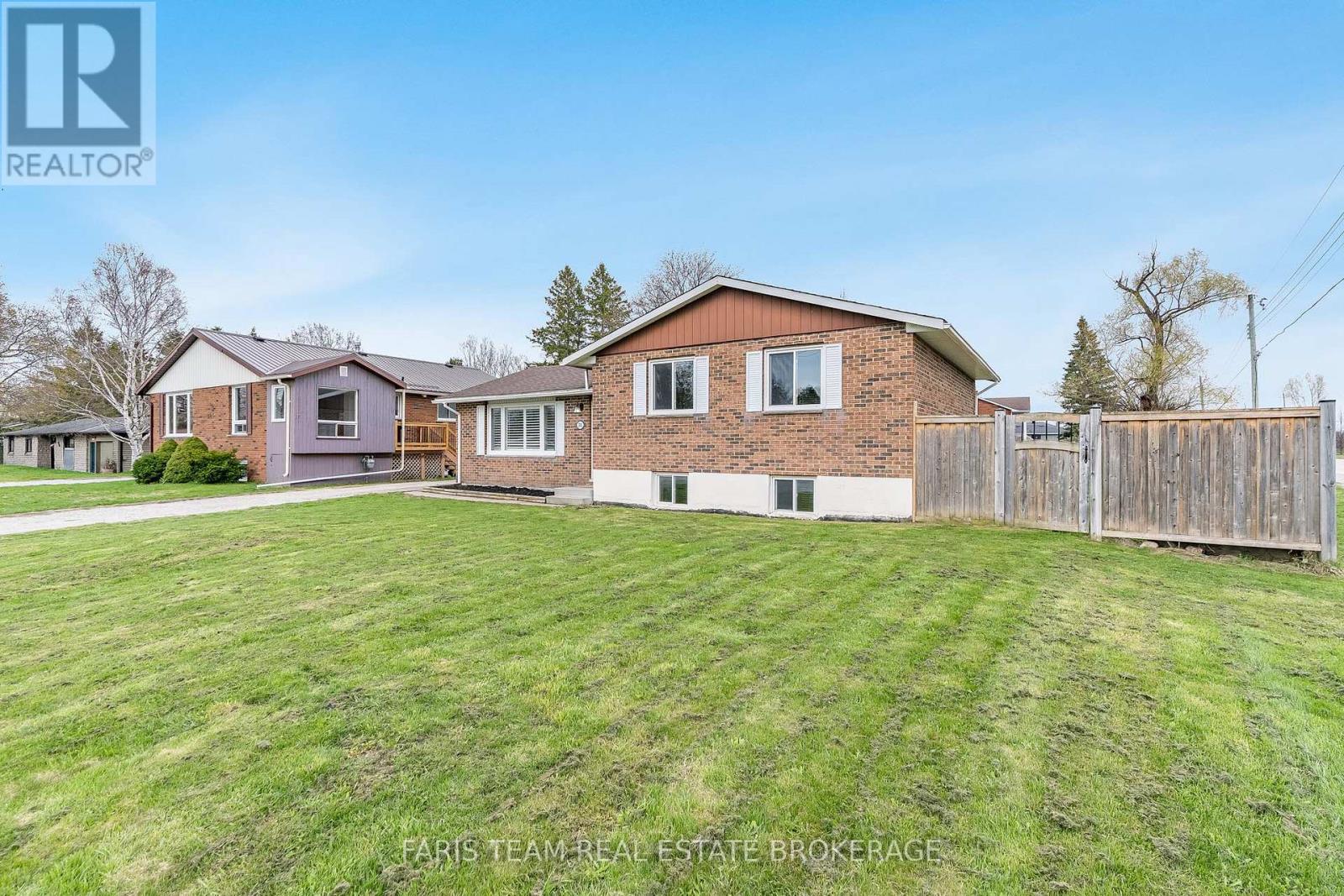 201 Christopher Street, Clearview (Stayner), Ontario  L0M 1S0 - Photo 3 - S13096604