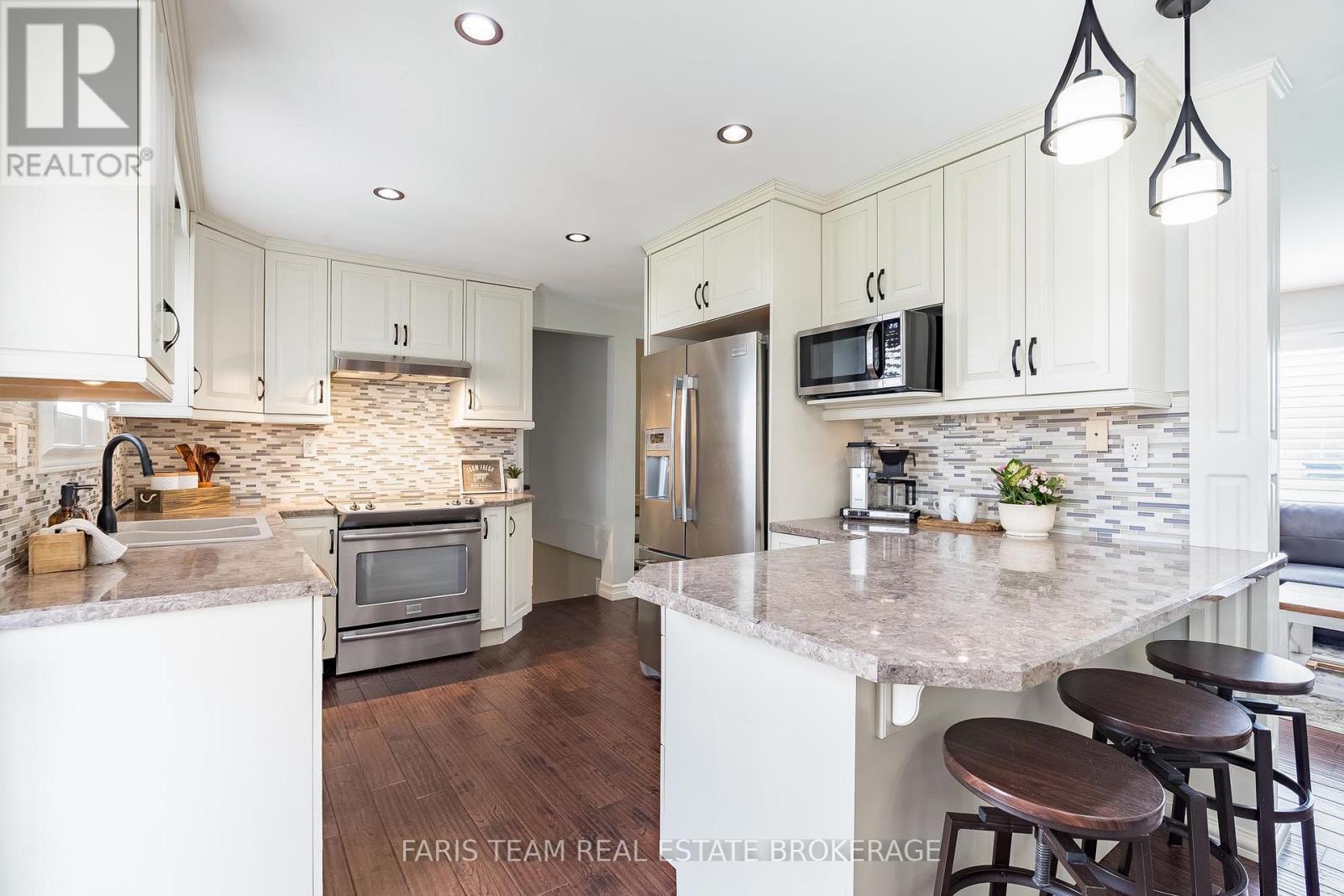 201 Christopher Street, Clearview (Stayner), Ontario  L0M 1S0 - Photo 7 - S13096604