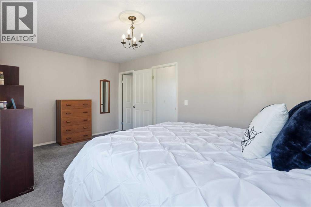 43 Everstone Place Sw, Calgary, Alberta  T2Y 4H7 - Photo 12 - A2301730