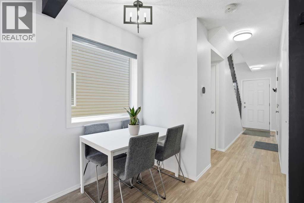 43 Everstone Place Sw, Calgary, Alberta  T2Y 4H7 - Photo 2 - A2301730
