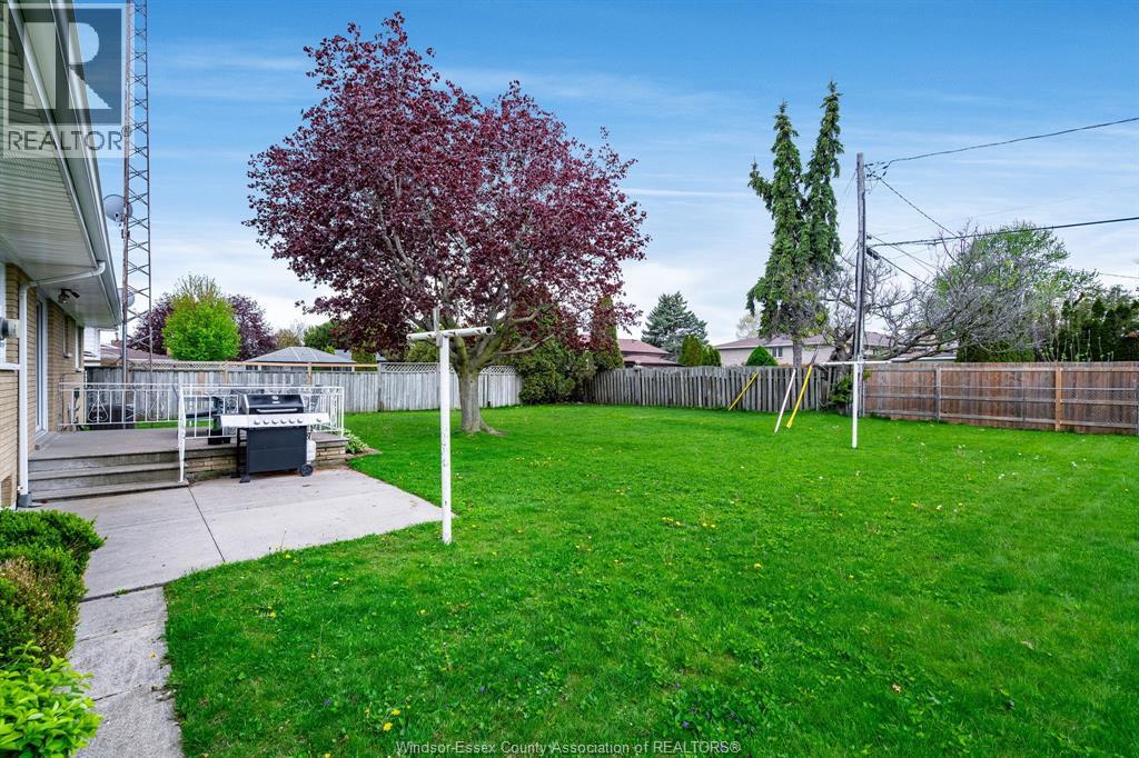 51 Lutsch, Leamington, Ontario  N8H 2N5 - Photo 31 - 26010408