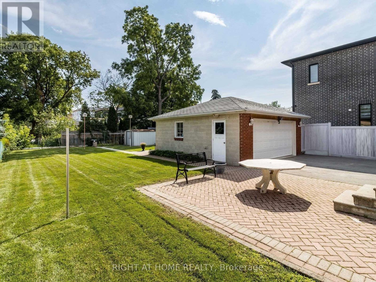 23 Blue Springs Road, Toronto, Ontario  M6L 2T5 - Photo 10 - W13096382