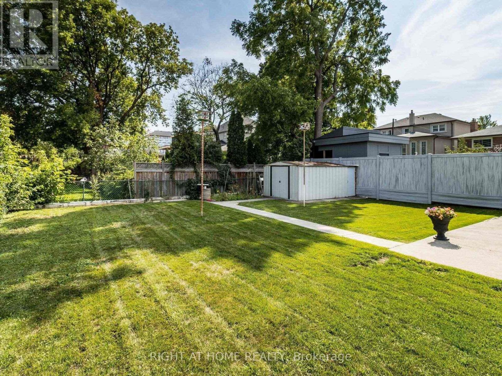 23 Blue Springs Road, Toronto, Ontario  M6L 2T5 - Photo 12 - W13096382