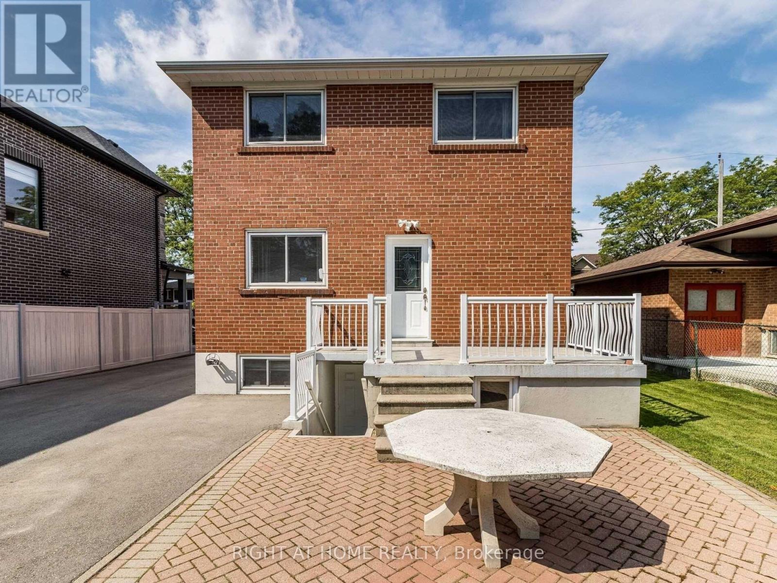 23 Blue Springs Road, Toronto, Ontario  M6L 2T5 - Photo 13 - W13096382