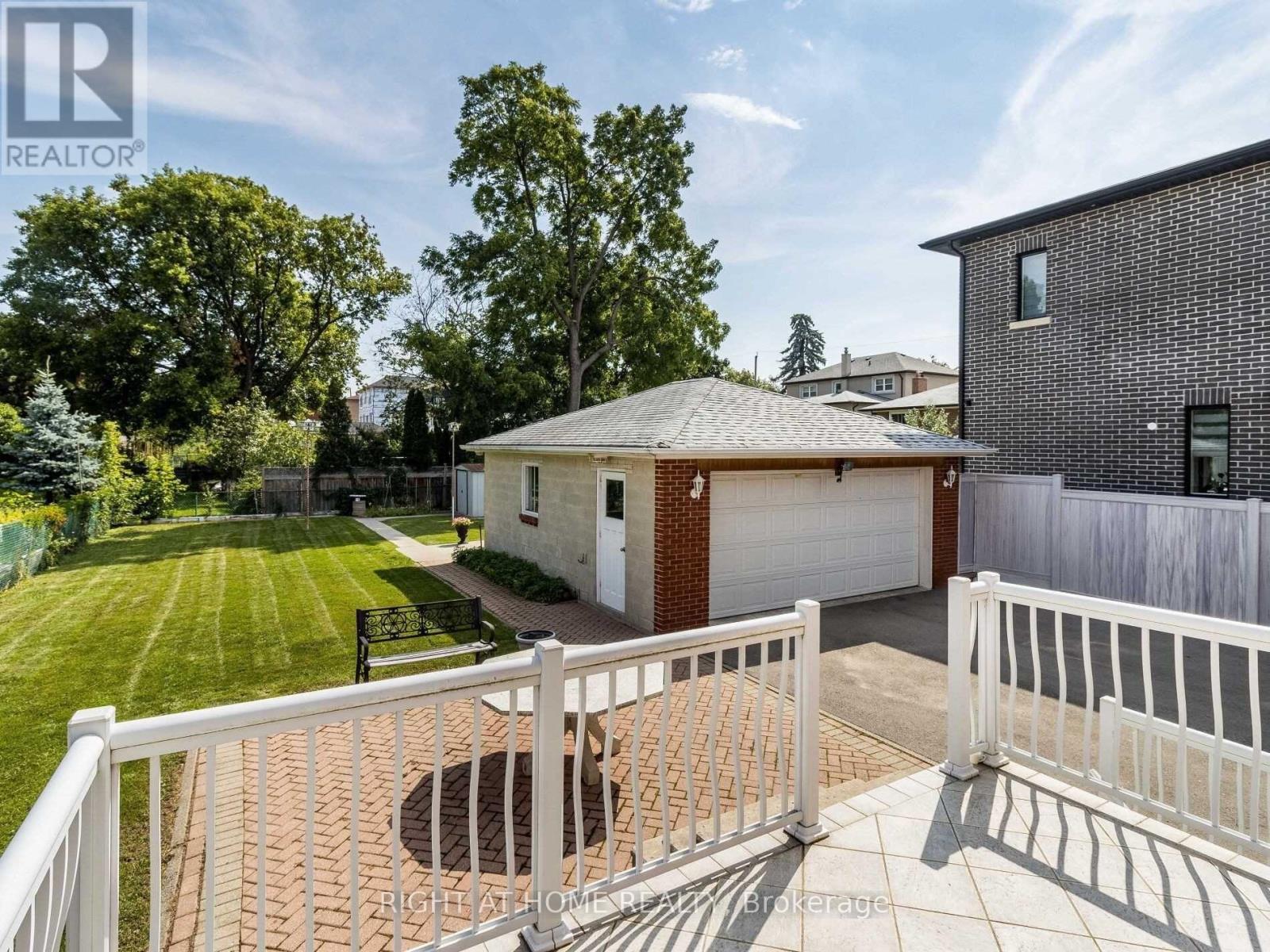 23 Blue Springs Road, Toronto, Ontario  M6L 2T5 - Photo 14 - W13096382