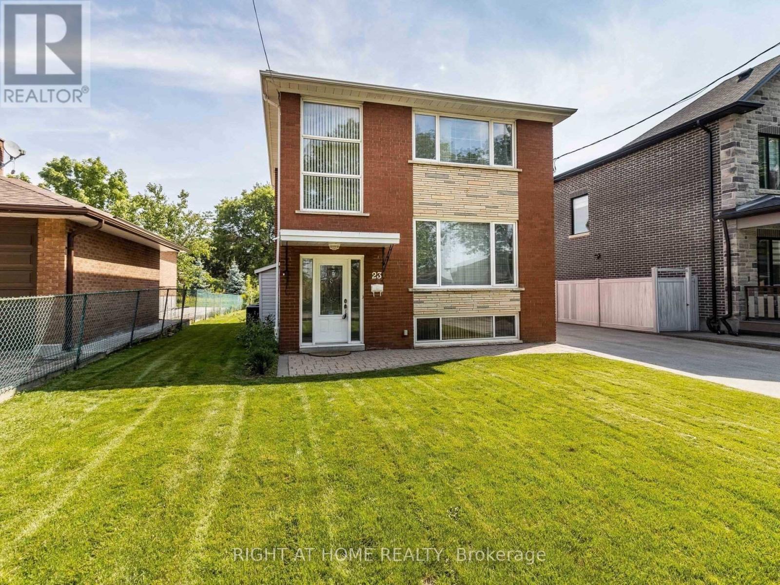 23 Blue Springs Road, Toronto, Ontario  M6L 2T5 - Photo 4 - W13096382