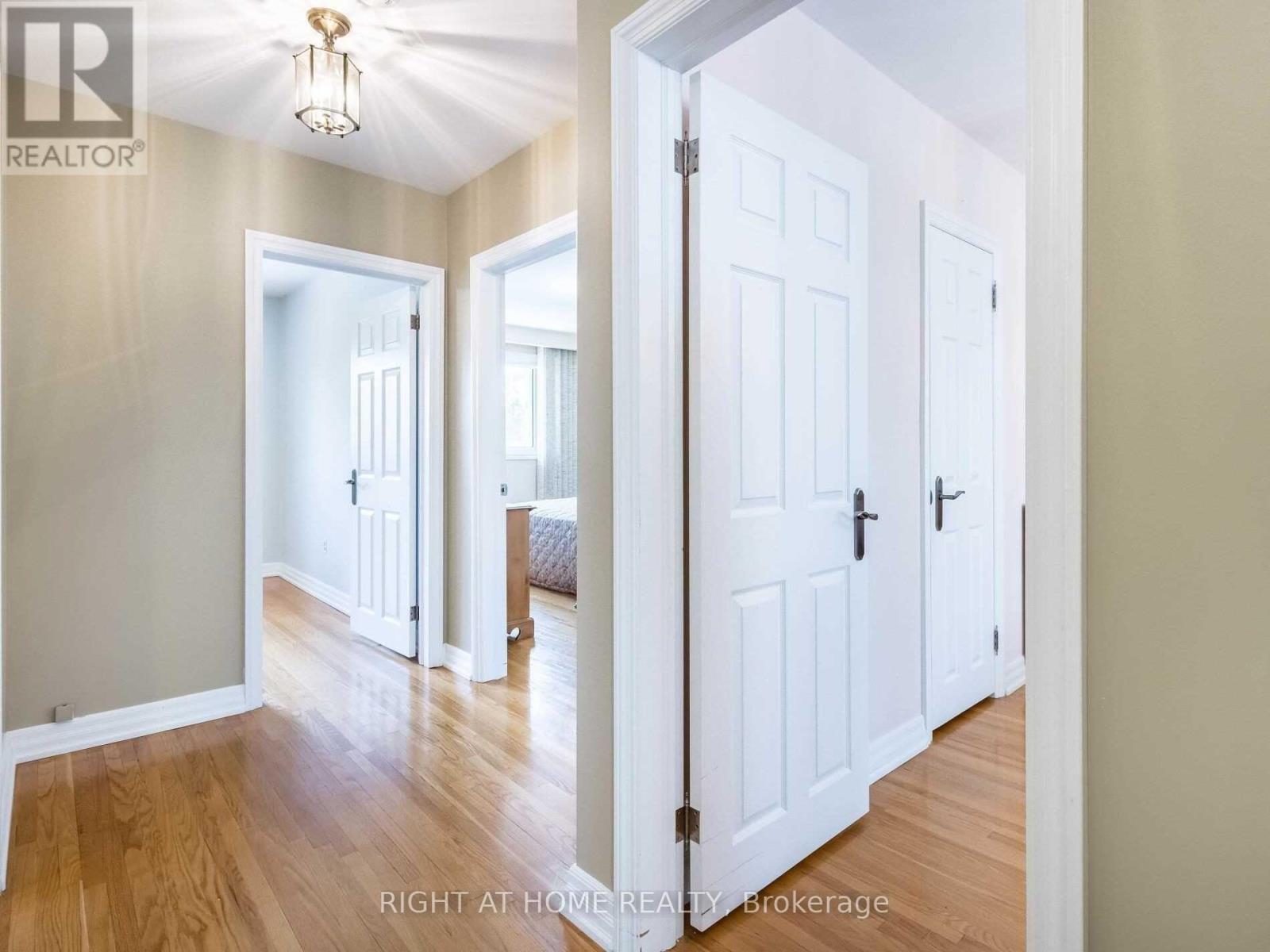 23 Blue Springs Road, Toronto, Ontario  M6L 2T5 - Photo 7 - W13096382