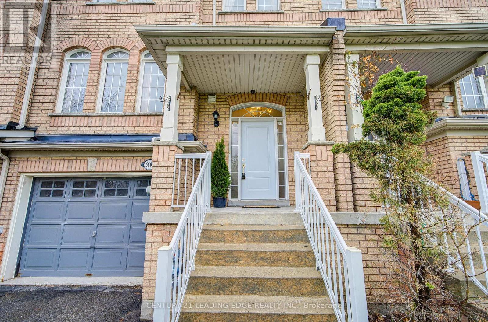 6604 Opera Glass Crescent, Mississauga, Ontario  L5W 1R8 - Photo 4 - W13096438