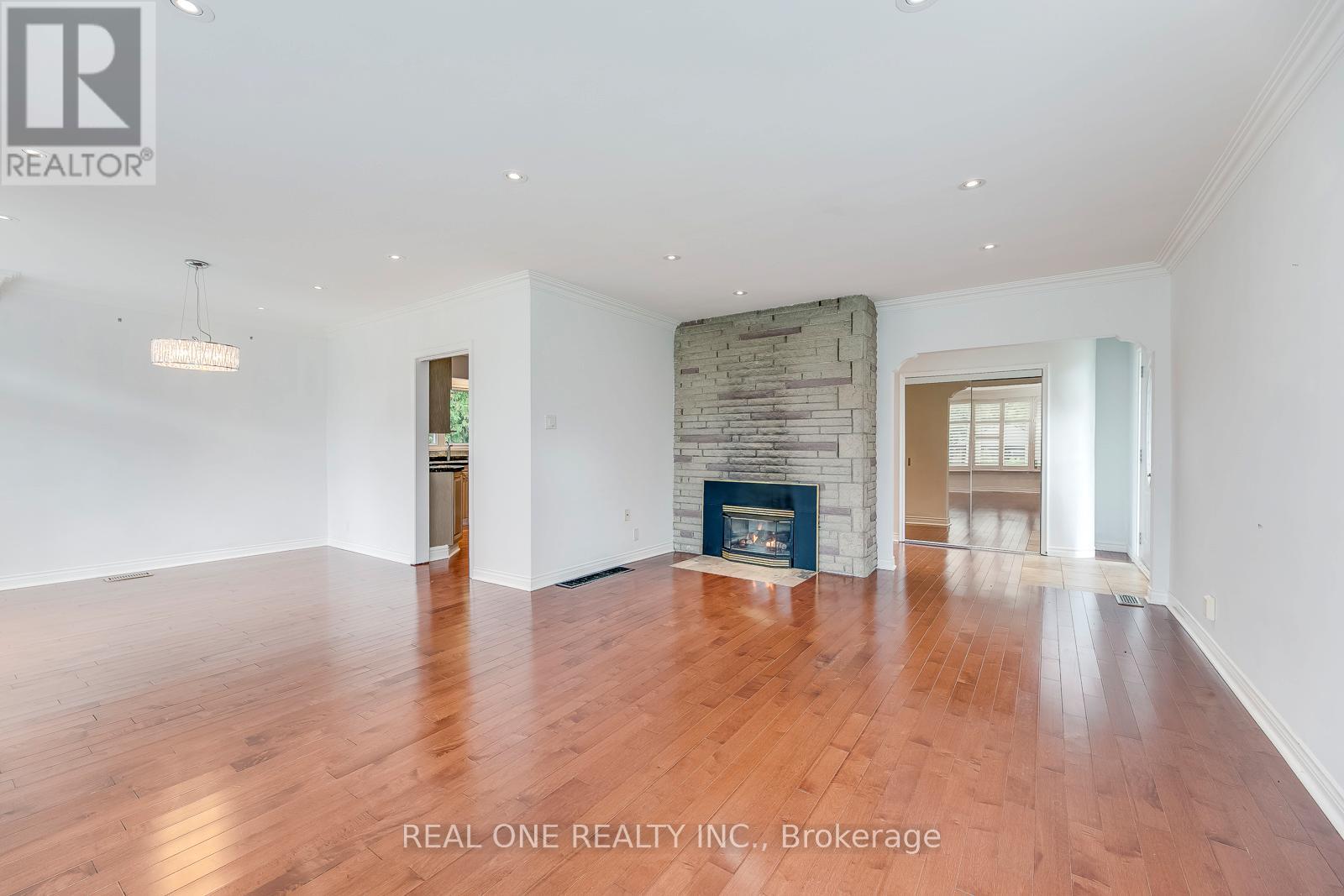 2181 Courtland Drive, Burlington, Ontario  L7R 1S2 - Photo 10 - W13096522
