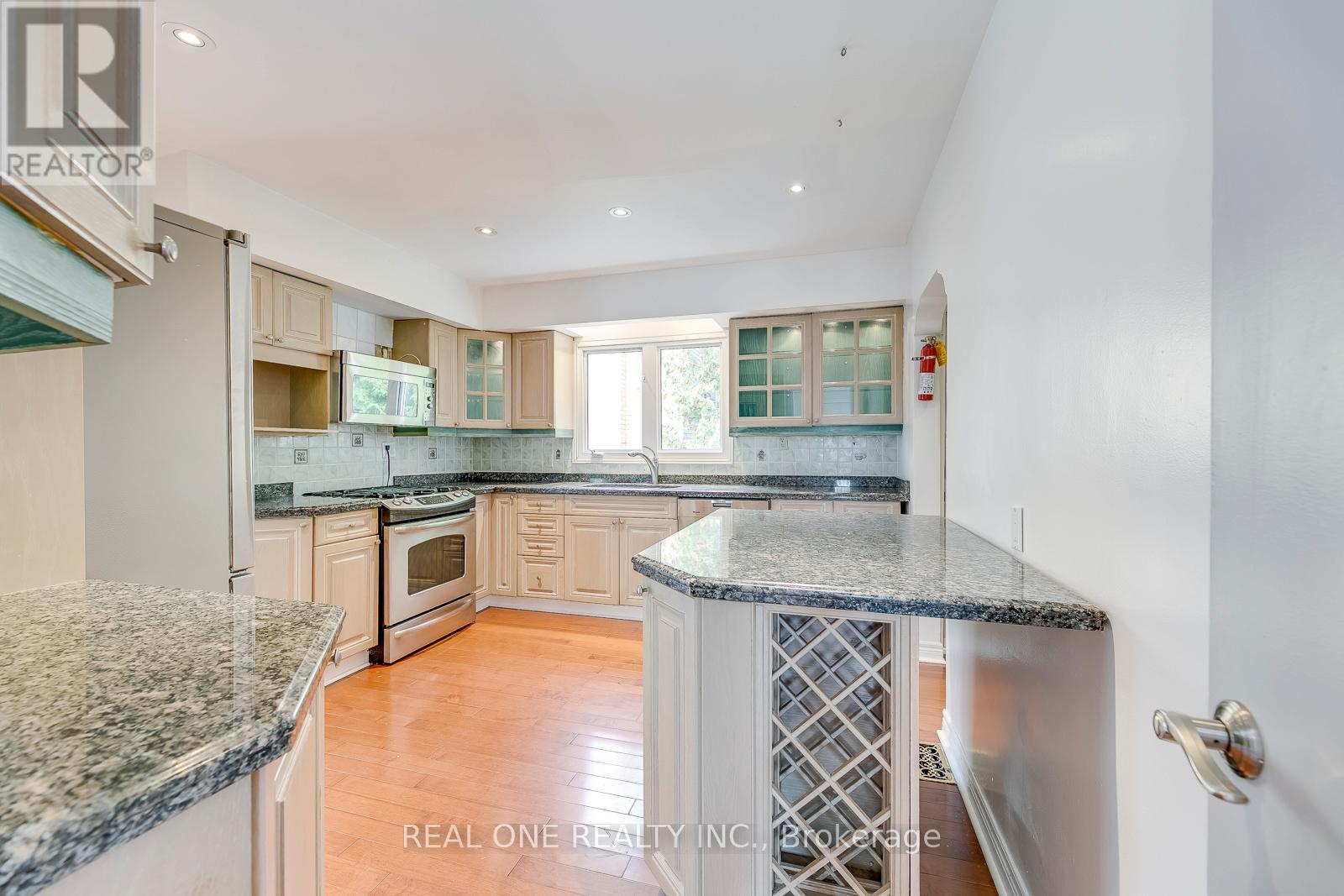 2181 Courtland Drive, Burlington, Ontario  L7R 1S2 - Photo 14 - W13096522