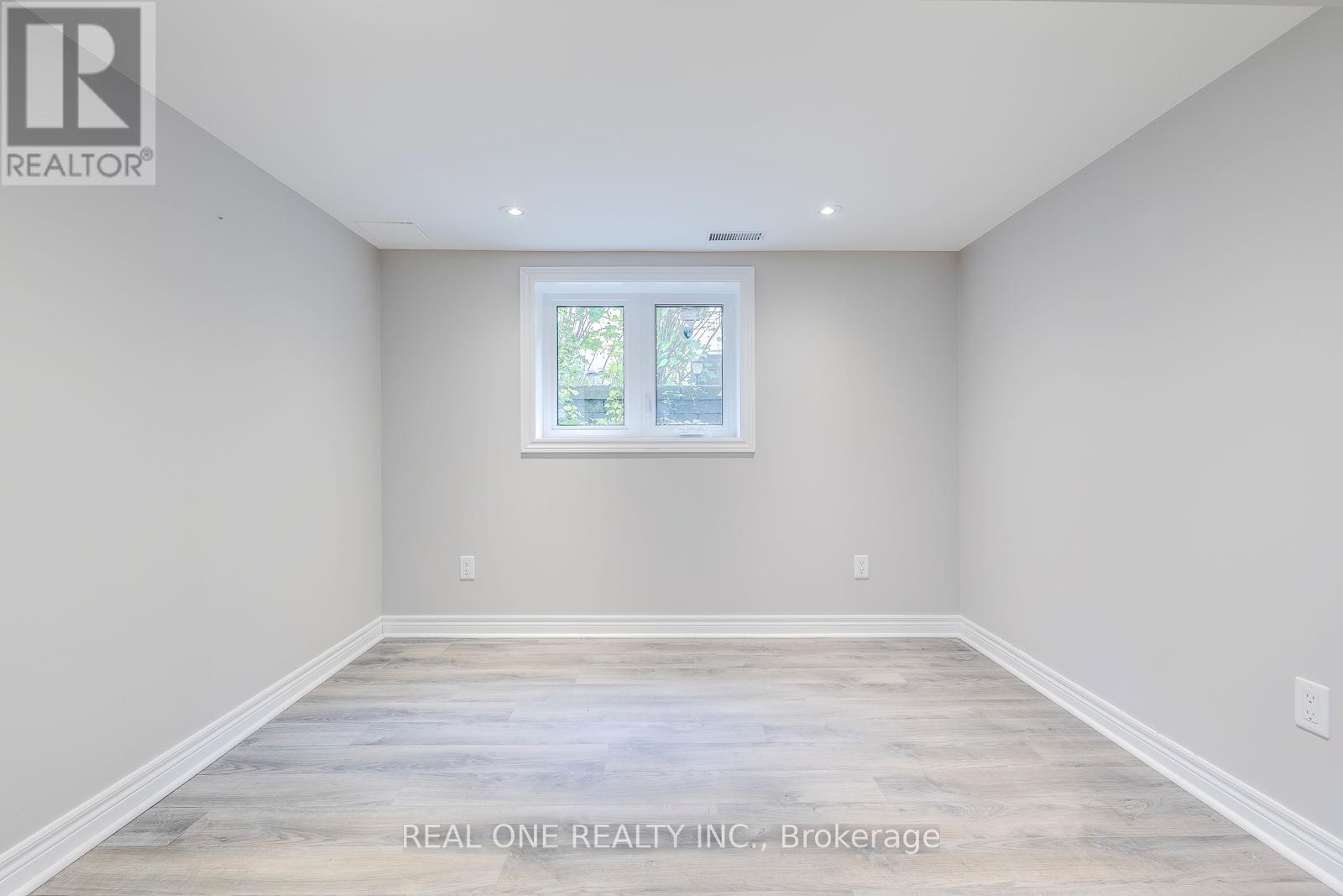 2181 Courtland Drive, Burlington, Ontario  L7R 1S2 - Photo 27 - W13096522