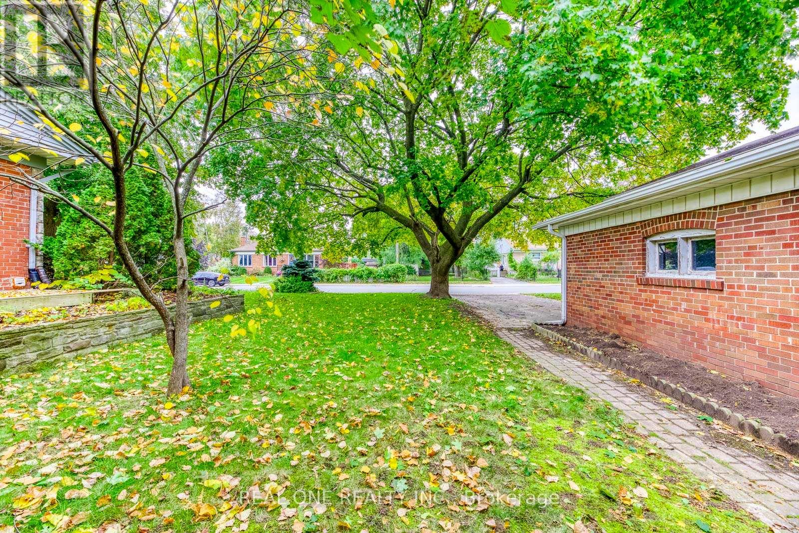 2181 Courtland Drive, Burlington, Ontario  L7R 1S2 - Photo 33 - W13096522
