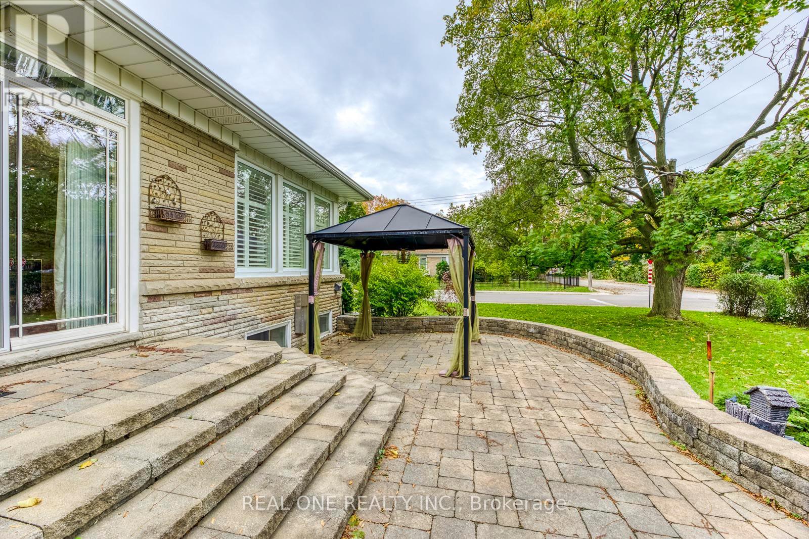 2181 Courtland Drive, Burlington, Ontario  L7R 1S2 - Photo 38 - W13096522