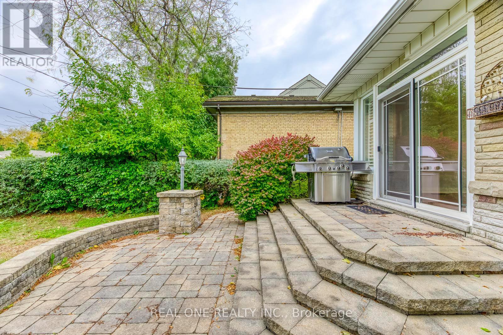 2181 Courtland Drive, Burlington, Ontario  L7R 1S2 - Photo 39 - W13096522